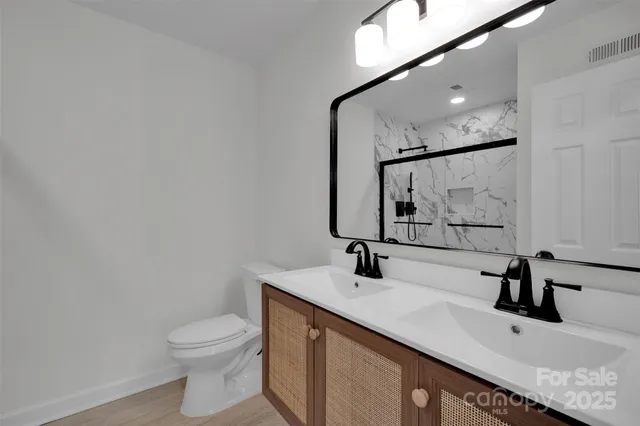 $550,000 | 8343 Norcroft Drive, Charlotte, NC 28269