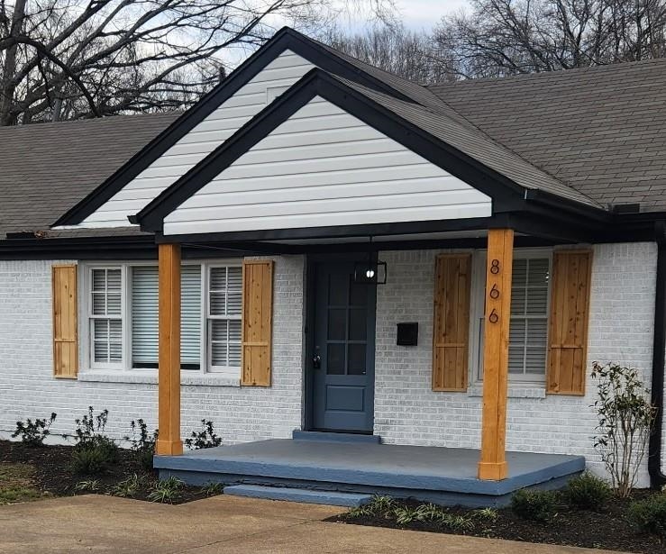 866 Colonial Road Memphis, TN 38117 - Photo 4 of 15 Entrance to property with covered porch and brick siding