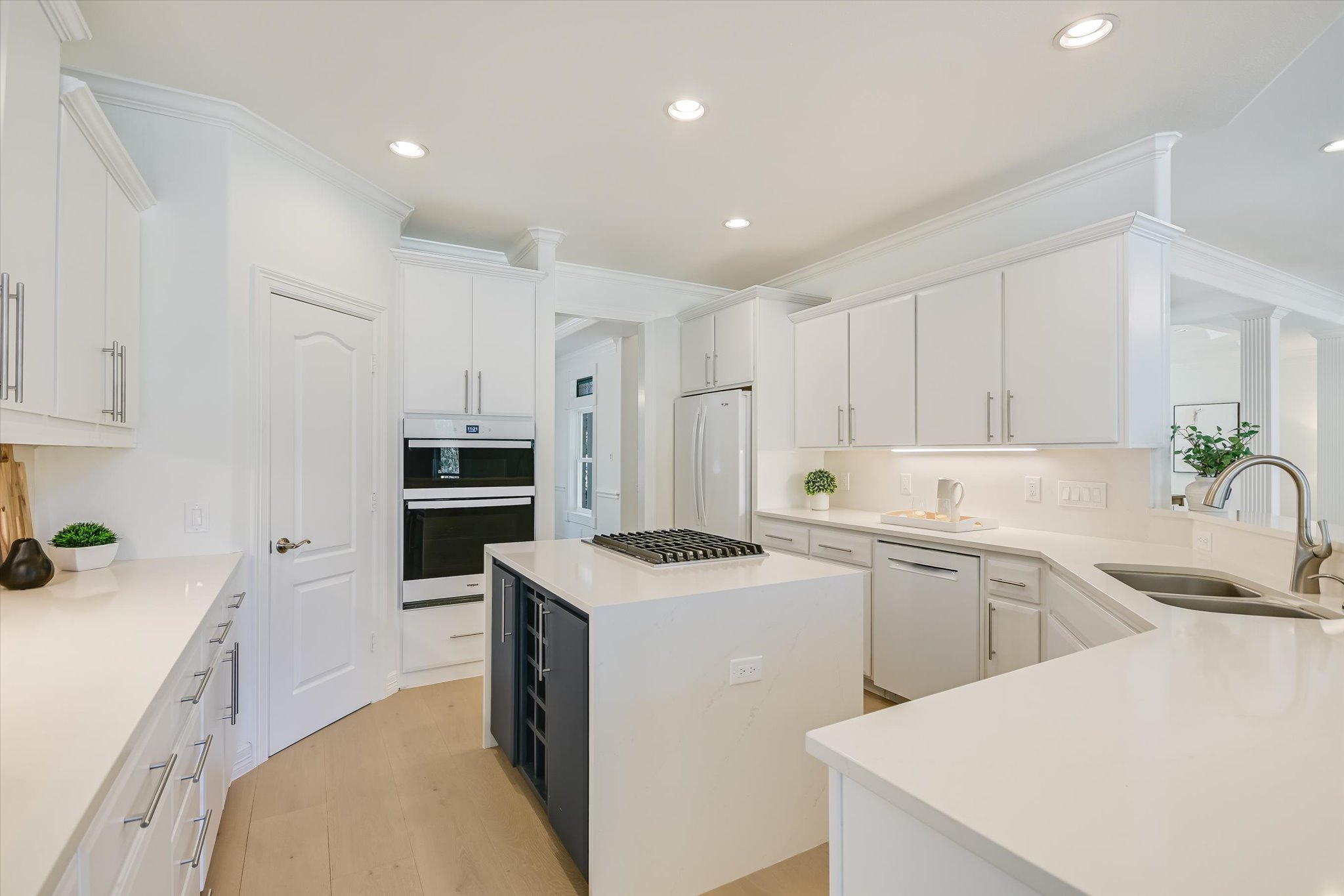 1208 Verdant Way Austin, TX 78746 - Photo 13 of 39