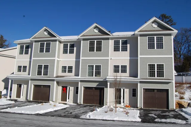 $565,000 | 2 A Dearborn Circle, Goffstown, NH 03045