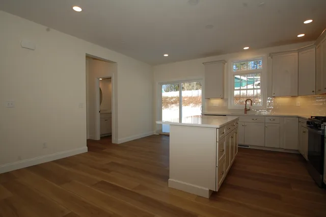 $565,000 | 2 A Dearborn Circle, Goffstown, NH 03045