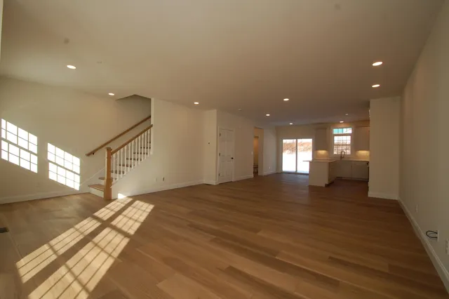 $565,000 | 2 A Dearborn Circle, Goffstown, NH 03045