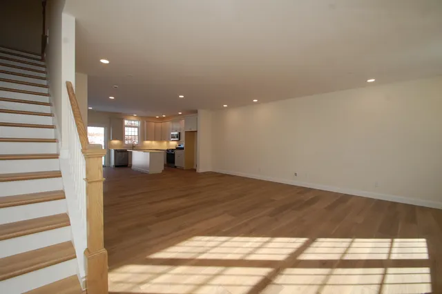 $565,000 | 2 A Dearborn Circle, Goffstown, NH 03045