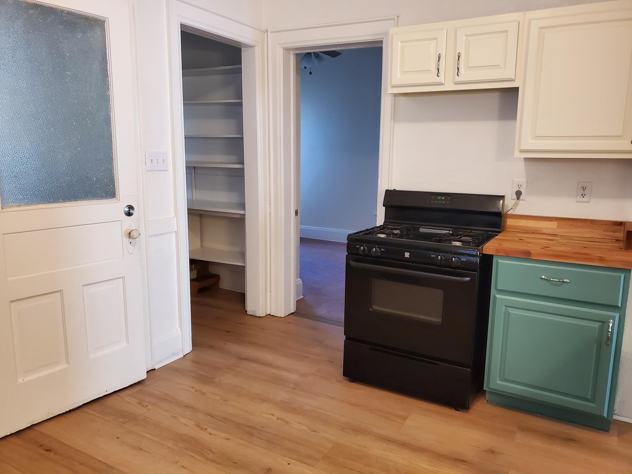 2425 North Cramer Street Milwaukee, WI 53211 - Photo 6 of 10 2425Cramer-KitchenView2