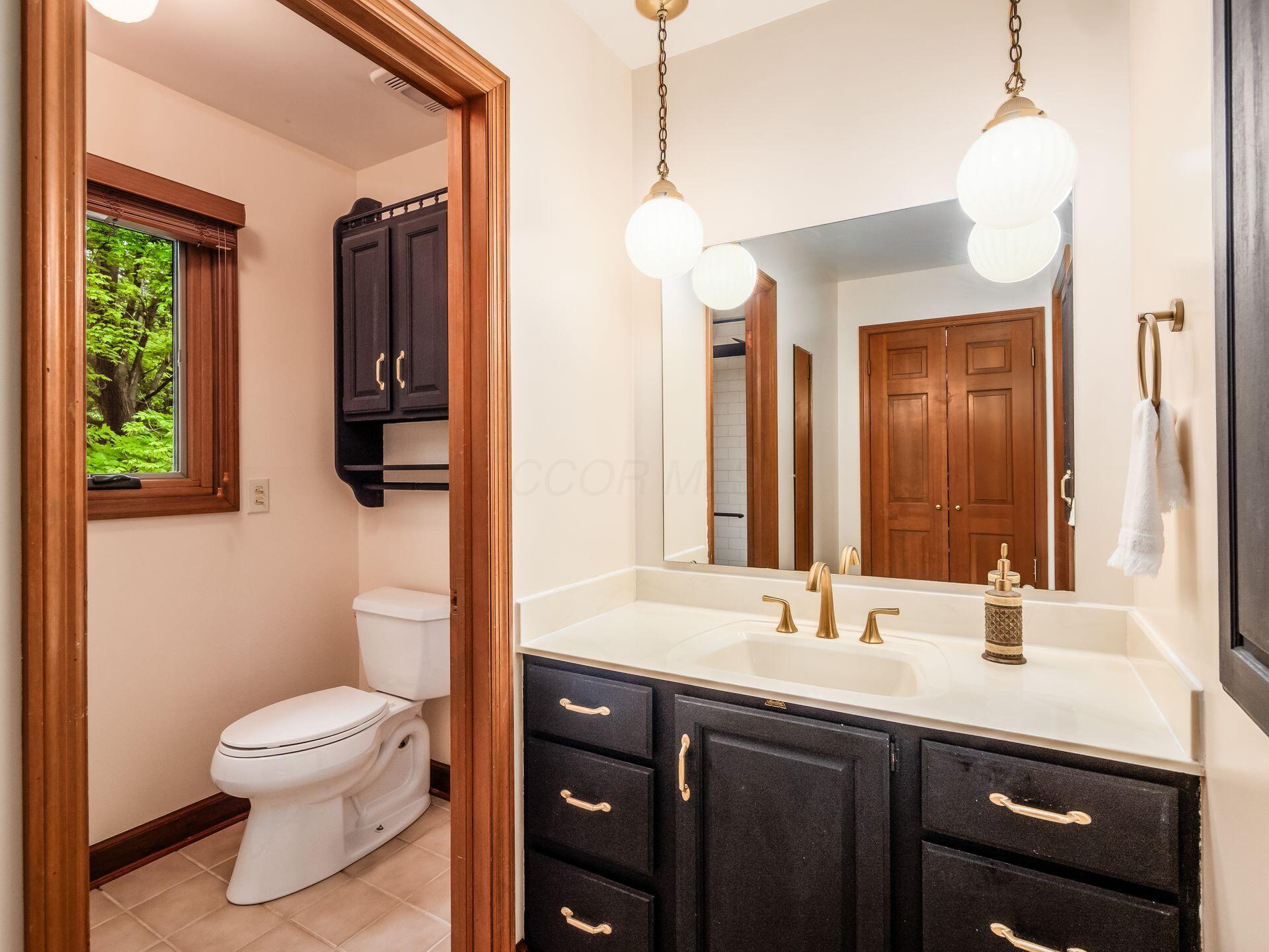 4159 Rowanne Road Columbus, OH 43214 - Photo 22 of 47 full bath updated