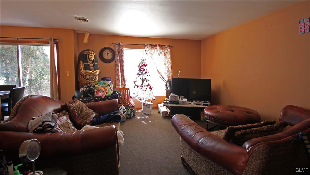 799 Briarstone Road Bethlehem, PA 18017 - Photo 2 of 8 Gallery Image 2