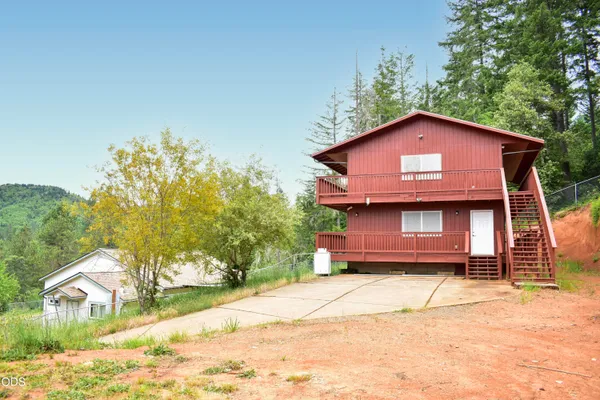 $895,000 | 321 North Frontage Road, Wolf Creek, OR 97497