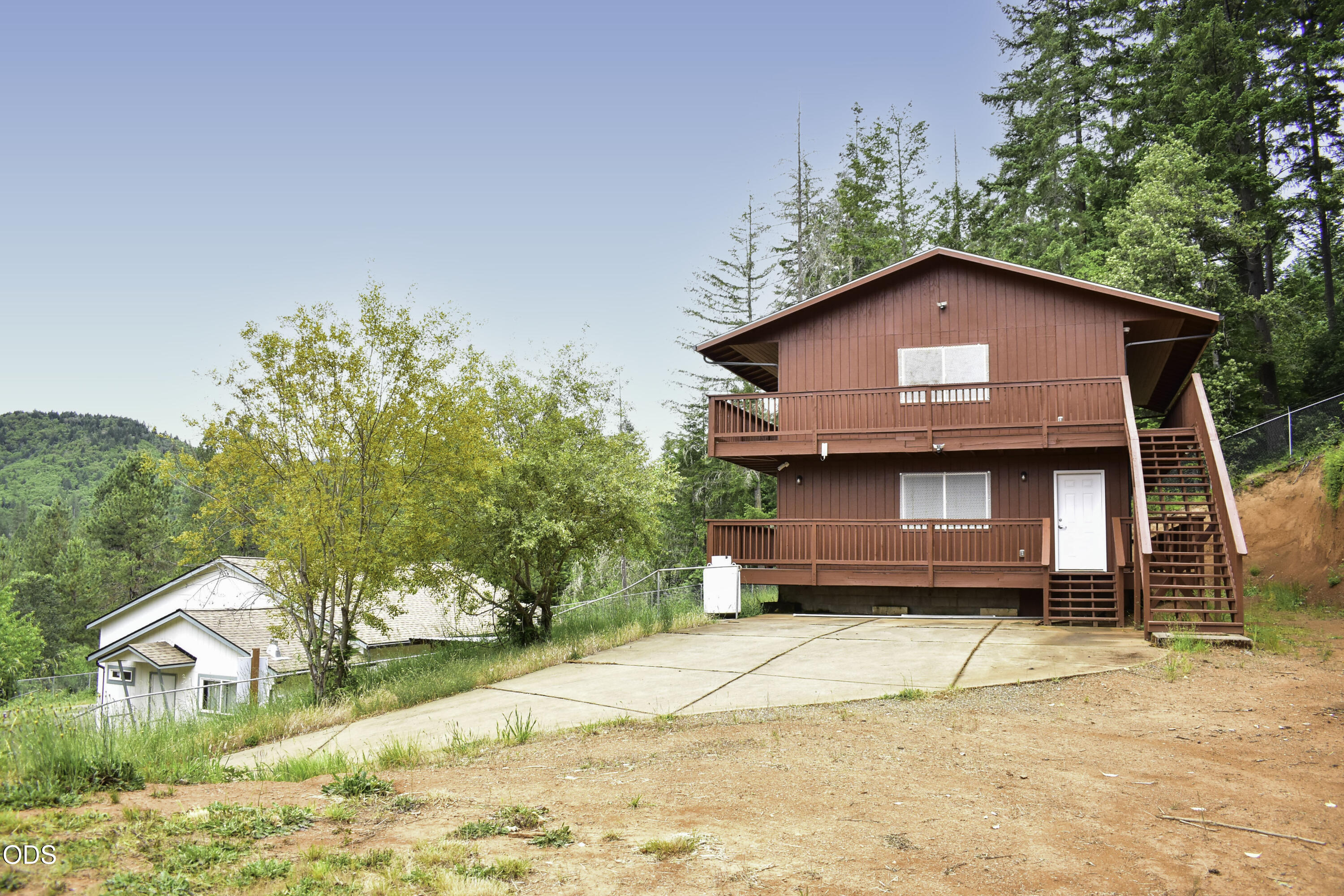 321 North Frontage Road Wolf Creek, OR 97497 - Photo 1 of 54