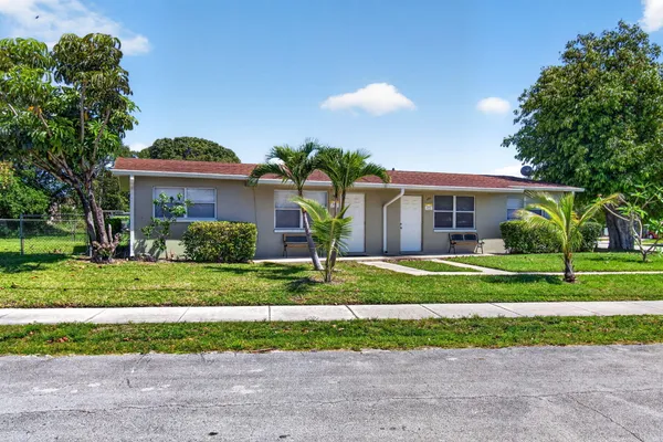 $2,250 | 240 Southwest 15th Avenue, Unit 242, Delray Beach, FL 33444