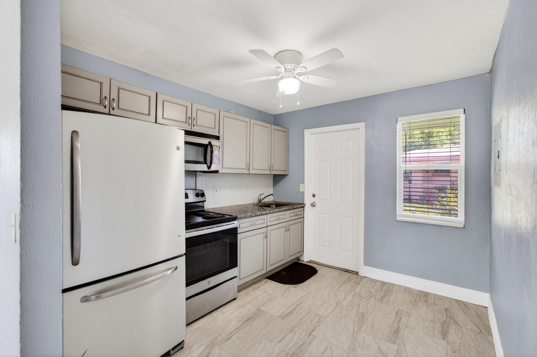 240 Southwest 15th Avenue, Unit 242 Delray Beach, FL 33444 - Photo 8 of 22 20-web-or-mls-DSC_5573