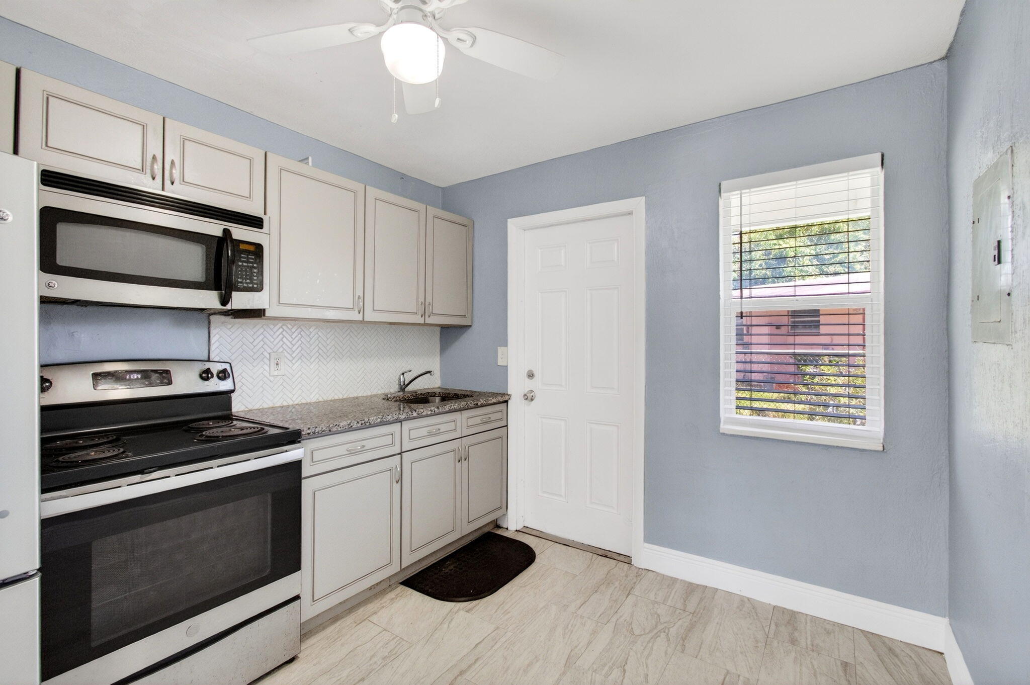 240 Southwest 15th Avenue, Unit 242 Delray Beach, FL 33444 - Photo 9 of 22 21-web-or-mls-DSC_5578