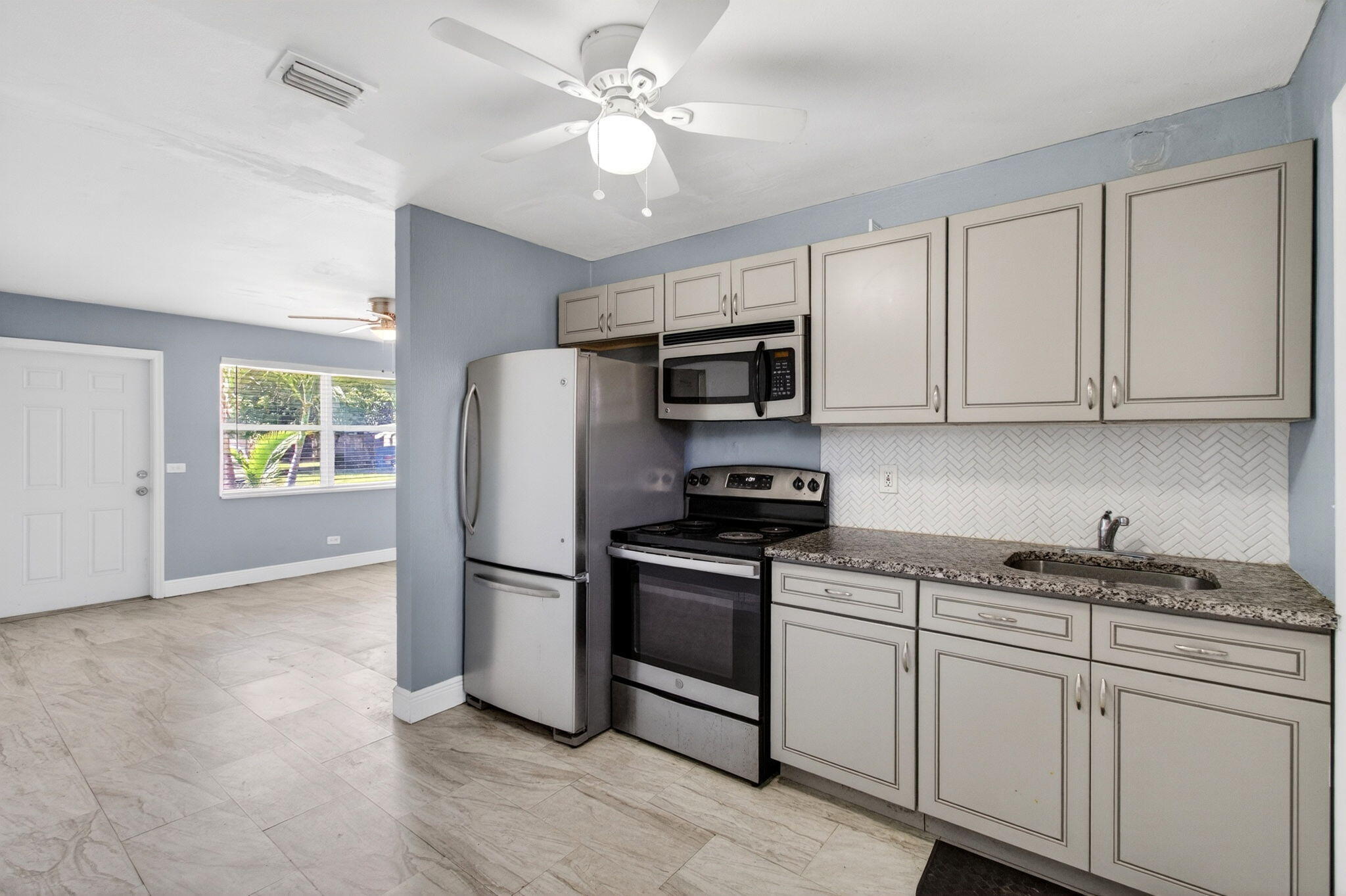 240 Southwest 15th Avenue, Unit 242 Delray Beach, FL 33444 - Photo 10 of 22 22-web-or-mls-DSC_5588