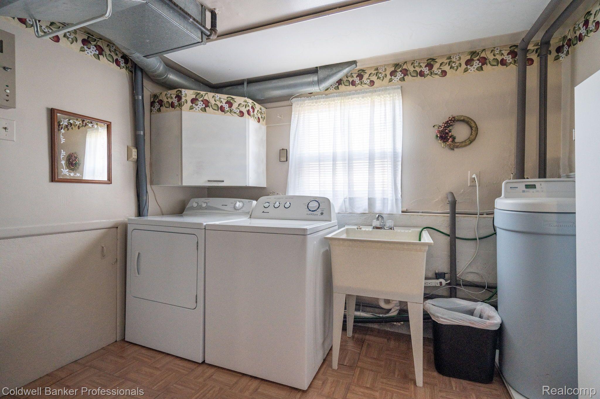 9850 Rilton Clarkston, MI 48348 - Photo 25 of 32 Laundry Room
