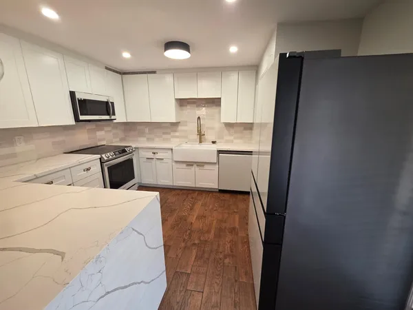 $2,500 | 14011 North 38th Place, Phoenix, AZ 85032