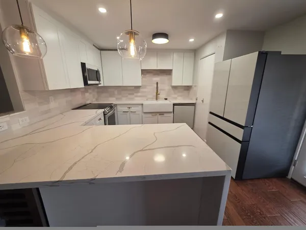 $2,500 | 14011 North 38th Place, Phoenix, AZ 85032