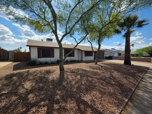 $2,500 | 14011 North 38th Place, Phoenix, AZ 85032