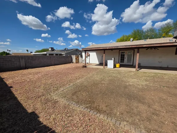 $2,500 | 14011 North 38th Place, Phoenix, AZ 85032
