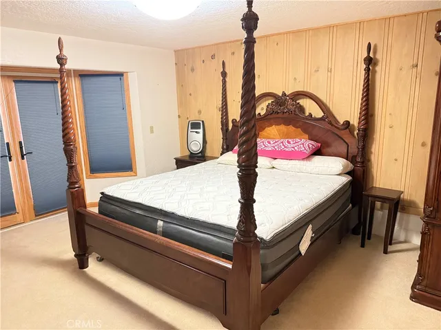 a view of a livingroom with furniture and a ceiling fan