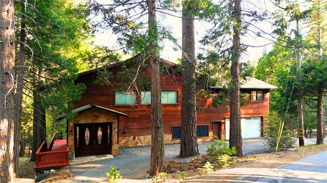 a bed room with a bed and a dresser