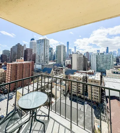 $2,250 | 1212 North LaSalle Street, Unit 1607, Chicago, IL 60610
