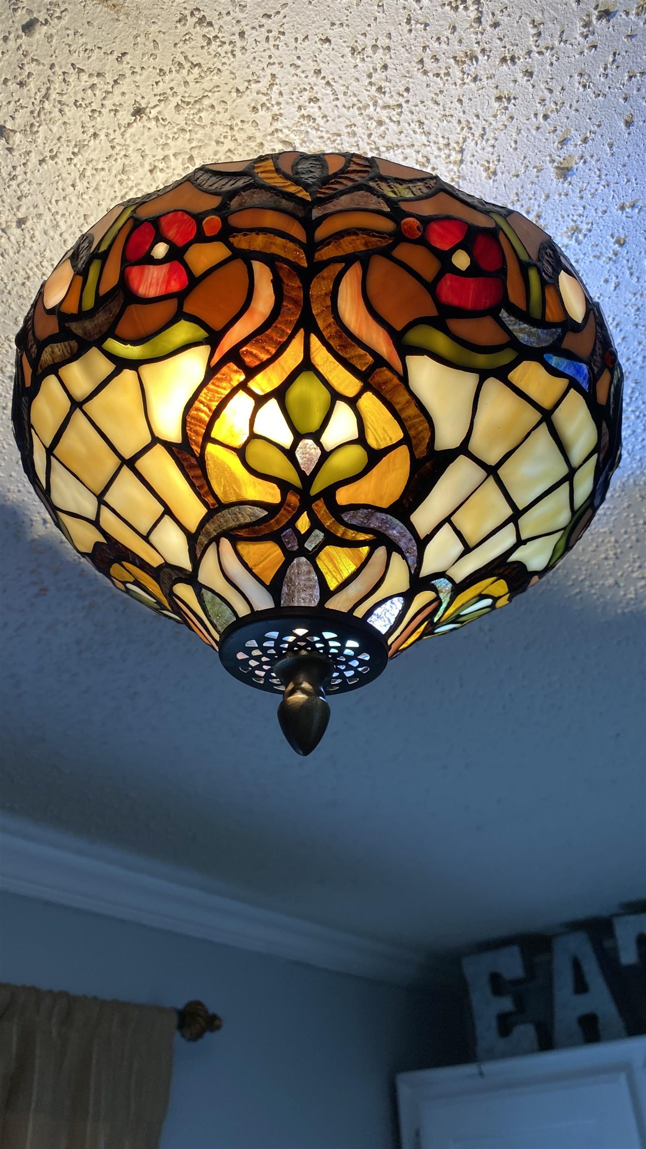 3019 Danville Road Memphis, TN 38118 - Photo 10 of 17 Beautiful Tiffany flush mount light.