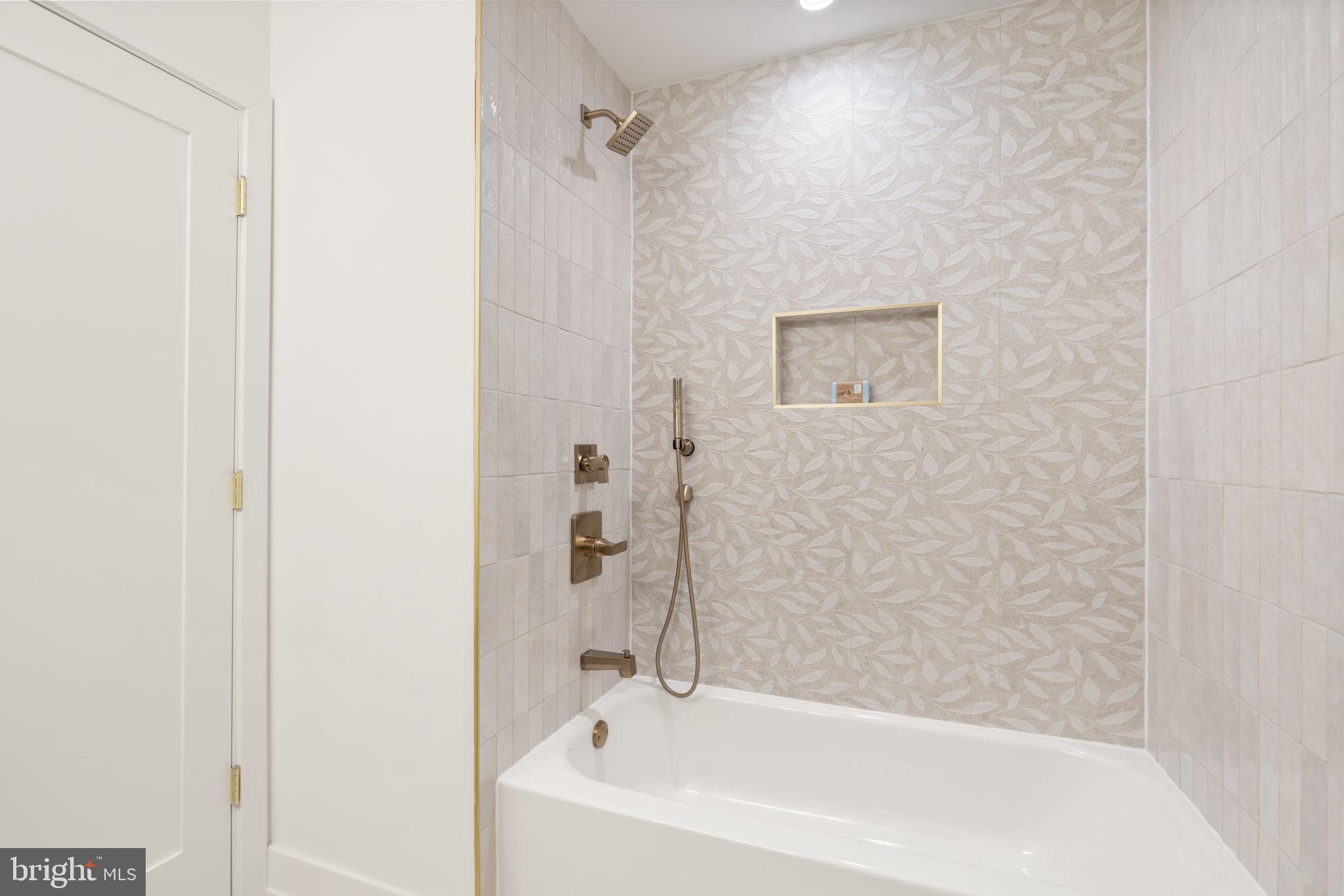 503 Winton Street Philadelphia, PA 19148 - Photo 30 of 65 a bathroom with a bathtub