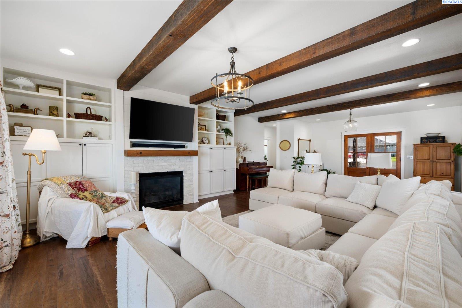 83204 Sagebrush Road Kennewick, WA 99338 - Photo 1 of 41 Gallery Image 1