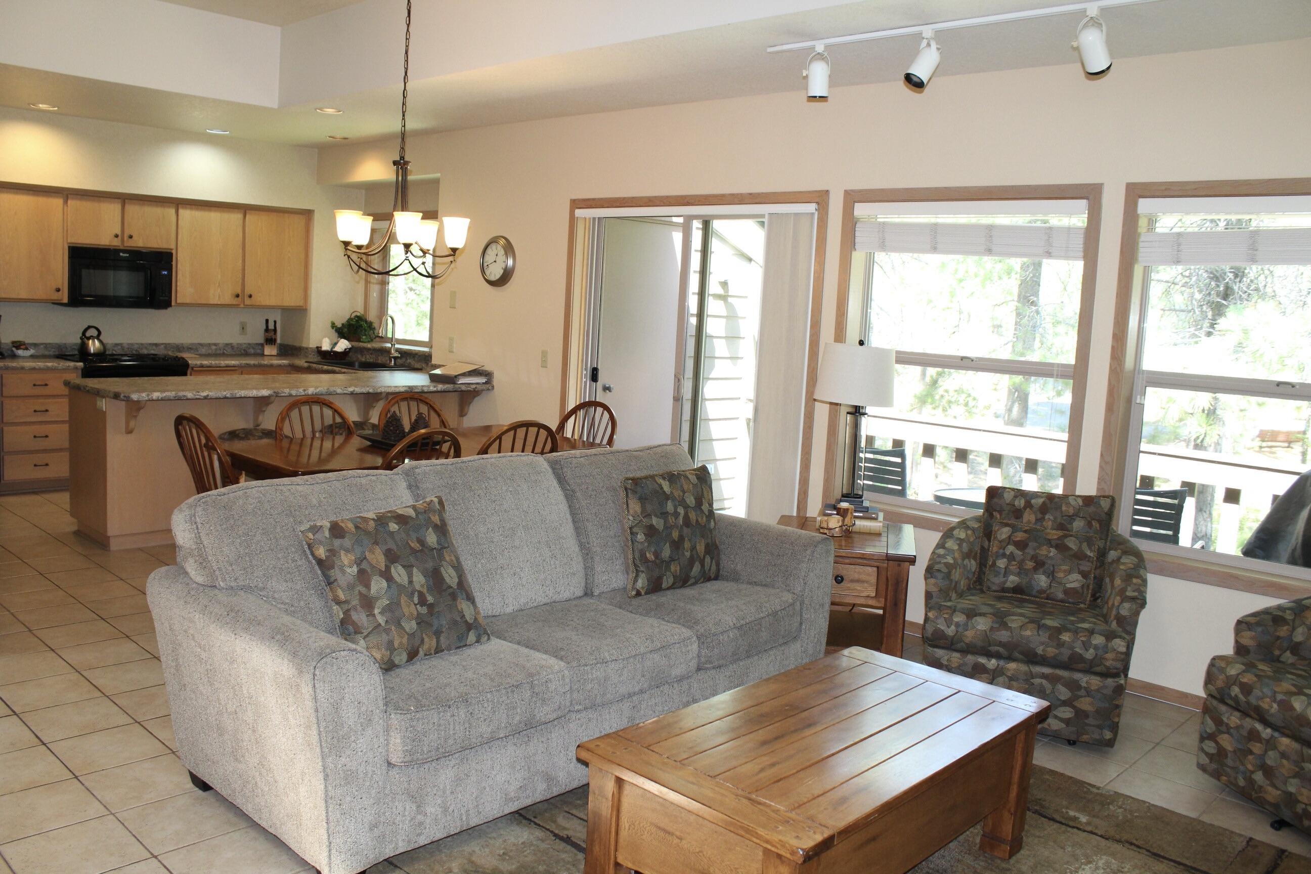 57327 Beaver Ridge Loop, Unit 6D2 Sunriver, OR 97707 - Photo 3 of 30 4-R6