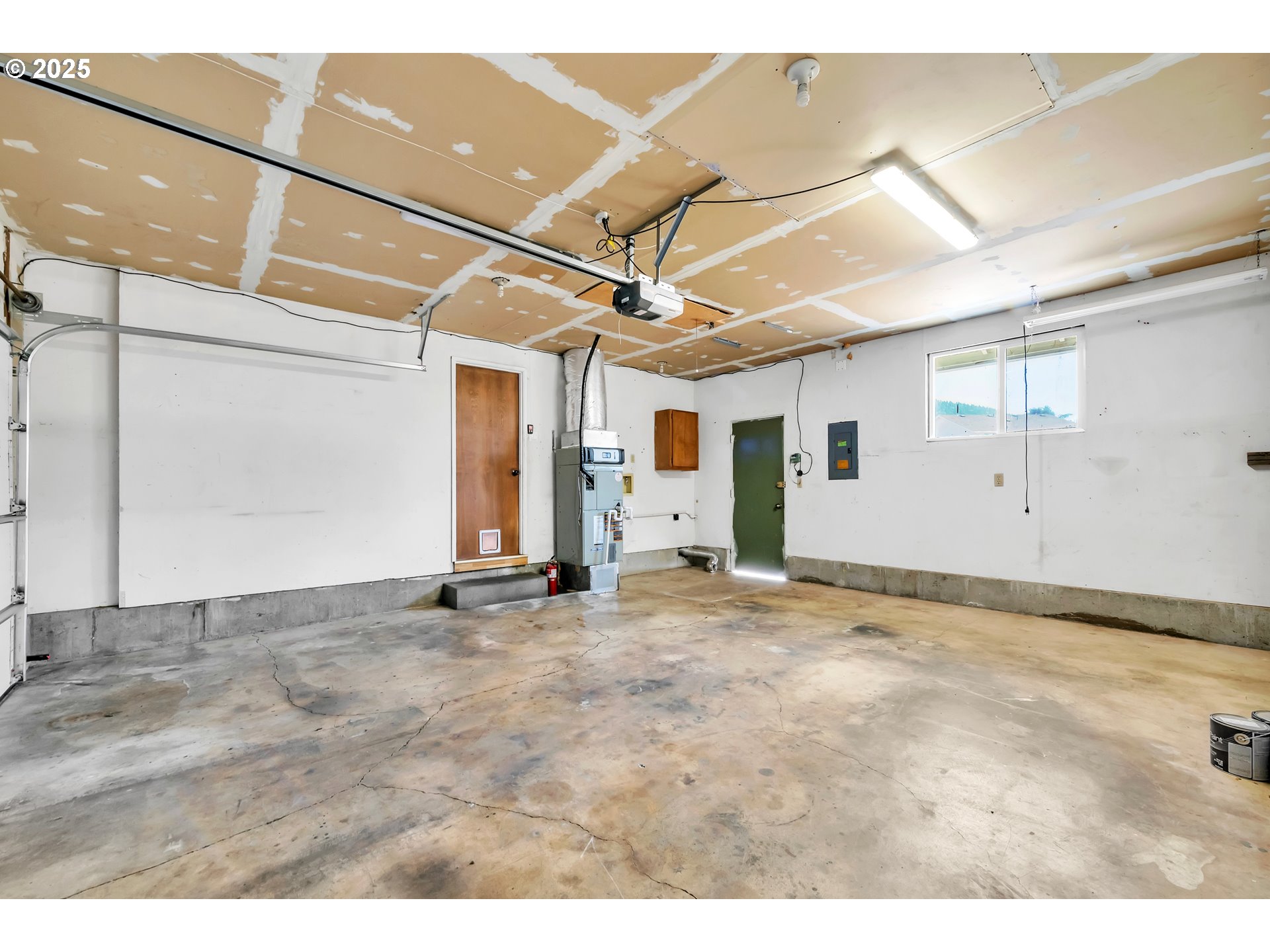 6781 F Street Springfield, OR 97478 - Photo 47 of 48 a view of a room with gym equipment