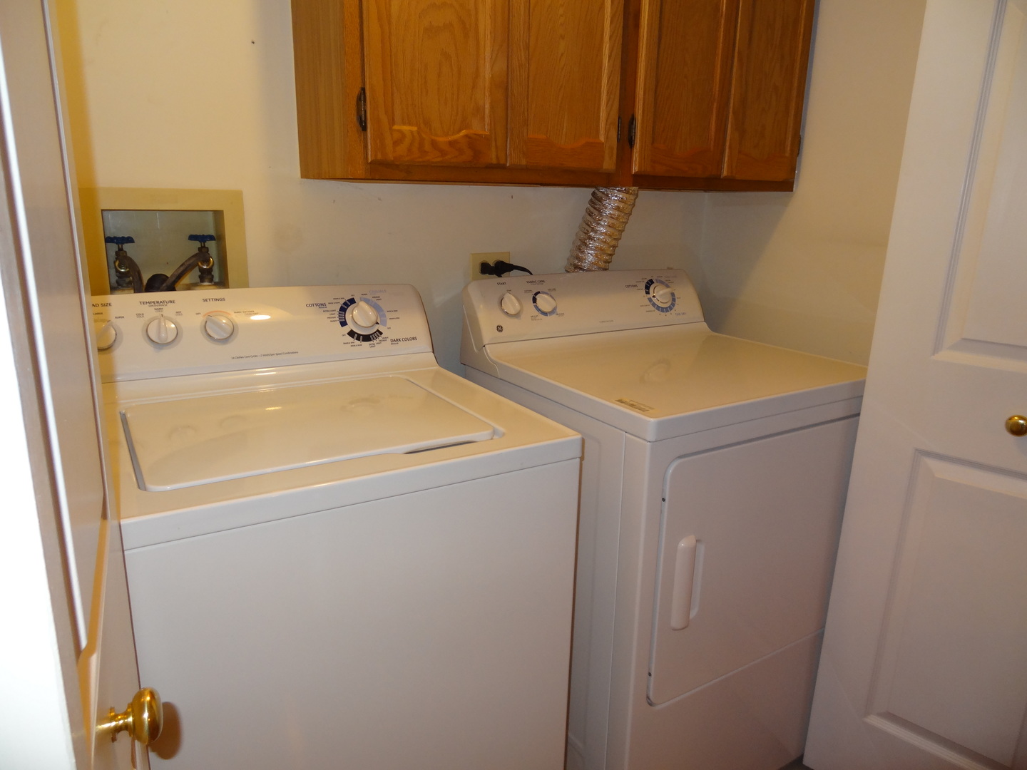 450 Bridle Trail, Unit 450 Wheeling, IL 60090 - Photo 12 of 15 a utility room with dryer and washer