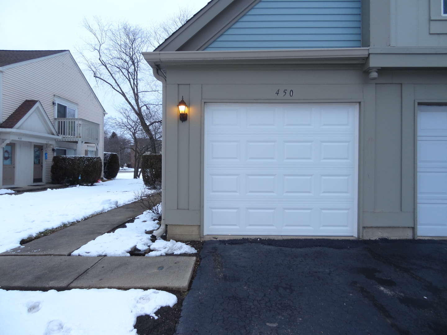 450 Bridle Trail, Unit 450 Wheeling, IL 60090 - Photo 14 of 15 a front view of a house