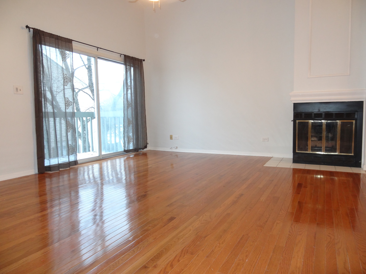 450 Bridle Trail, Unit 450 Wheeling, IL 60090 - Photo 3 of 15 a view of an empty room with wooden floor and a window