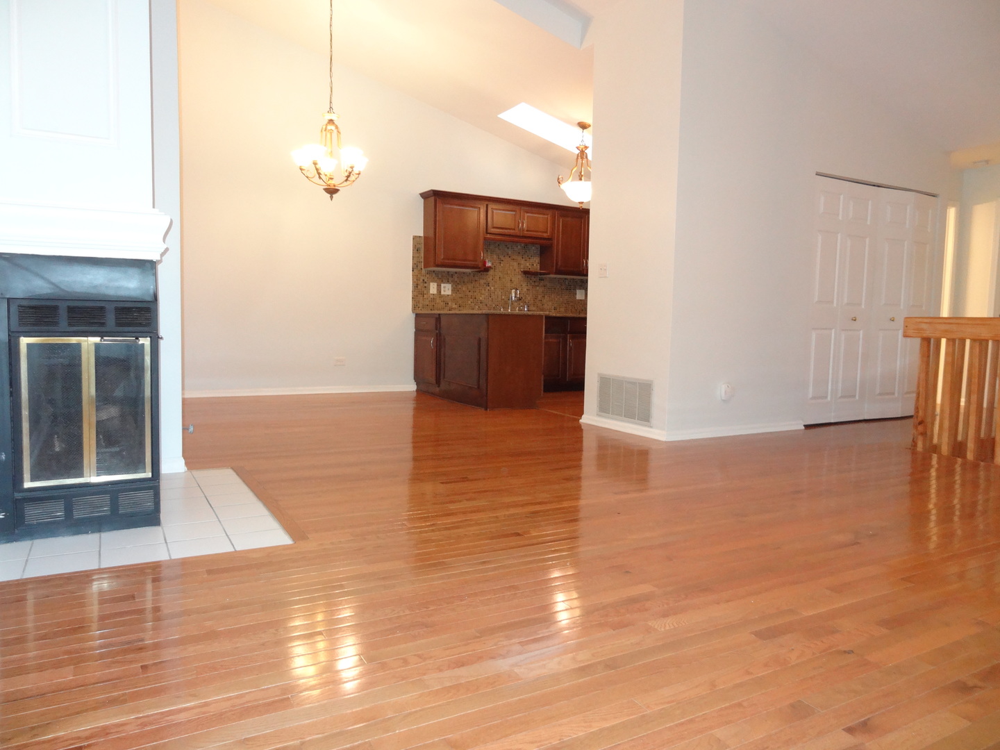 450 Bridle Trail, Unit 450 Wheeling, IL 60090 - Photo 5 of 15 a view of a kitchen from the hallway