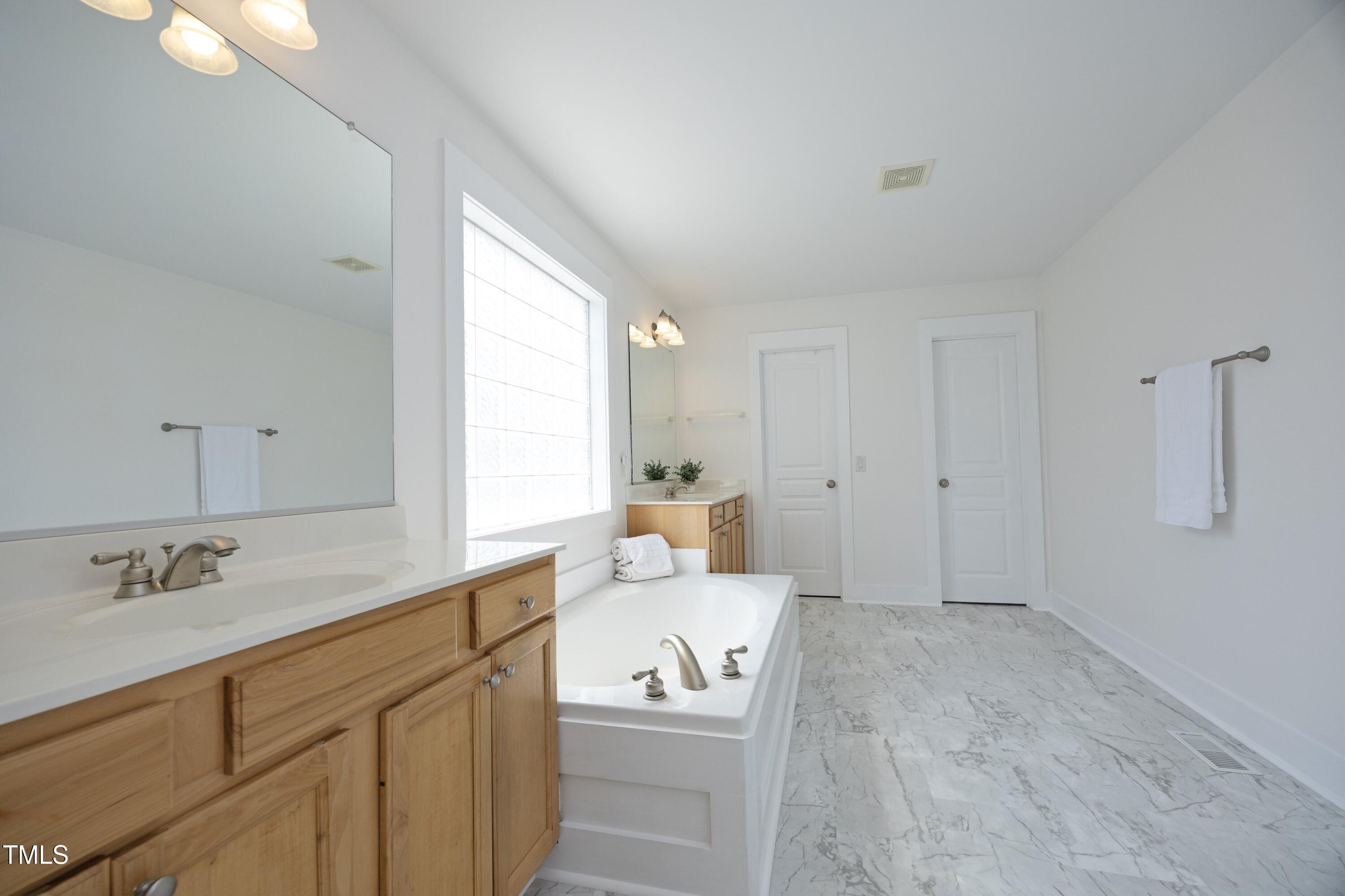 25 Ruth Circle Fuquay-Varina, NC 27526 - Photo 16 of 43 17PrimaryBath