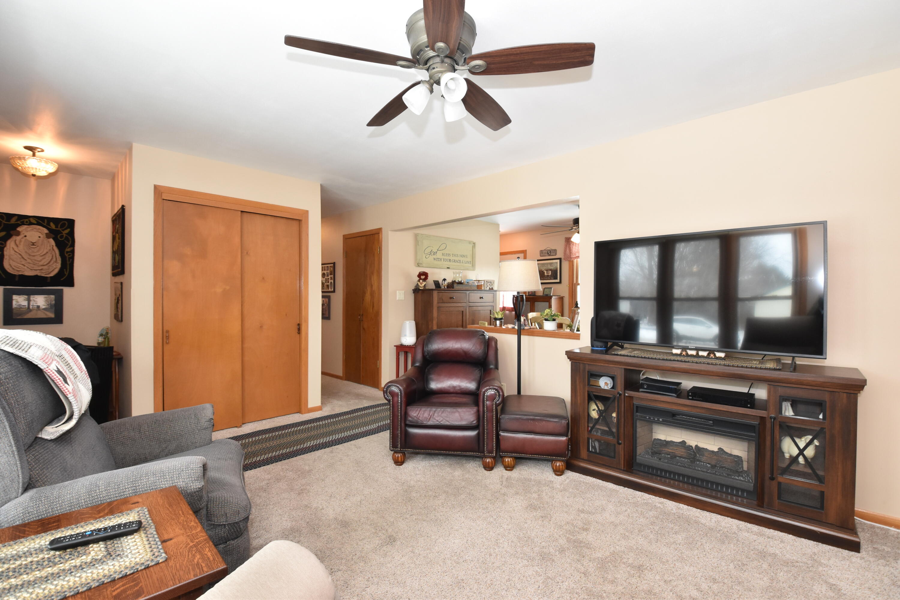 6805 Ranger Drive Mount Pleasant, WI 53406 - Photo 7 of 28 Living Room