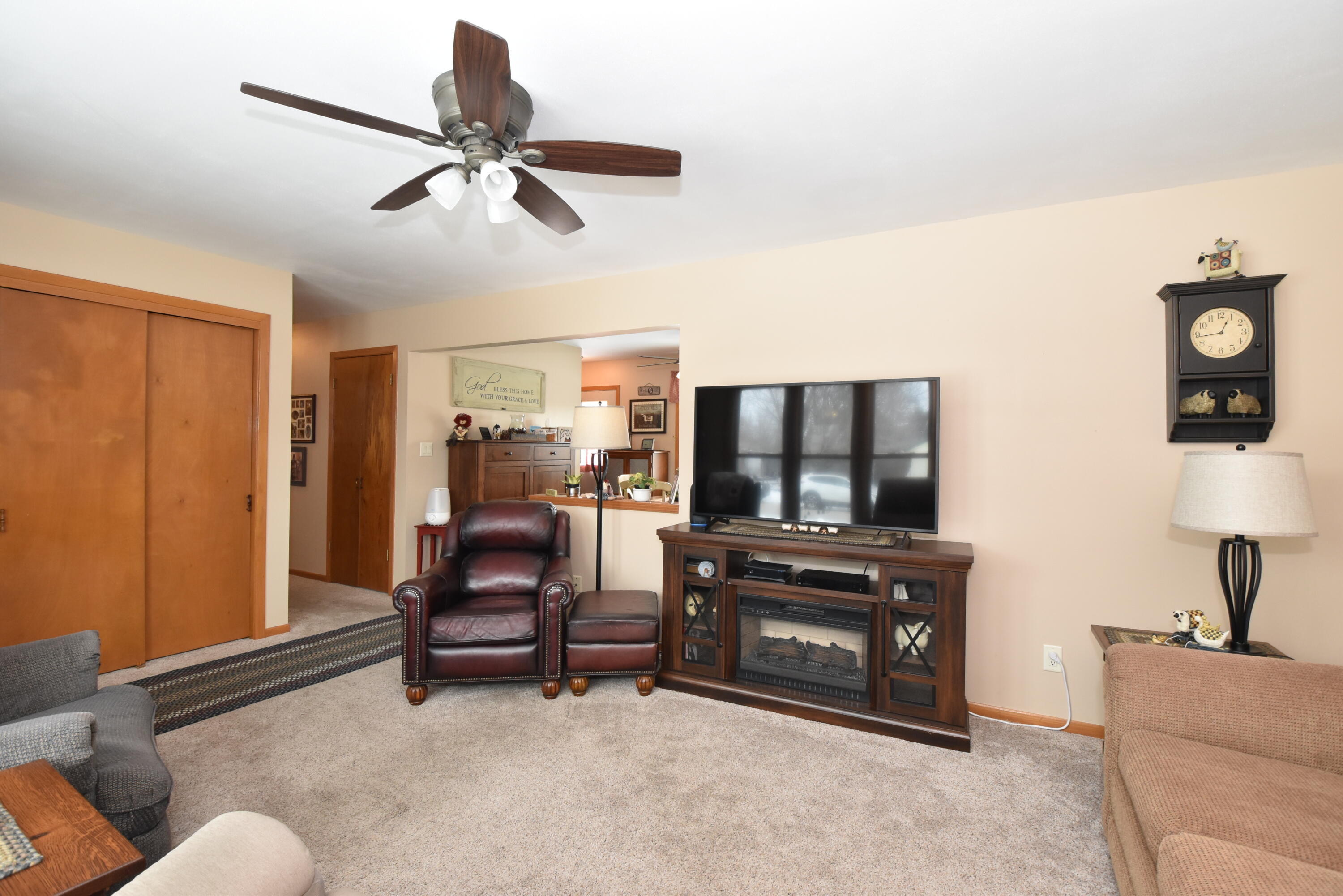 6805 Ranger Drive Mount Pleasant, WI 53406 - Photo 8 of 28 Living Room