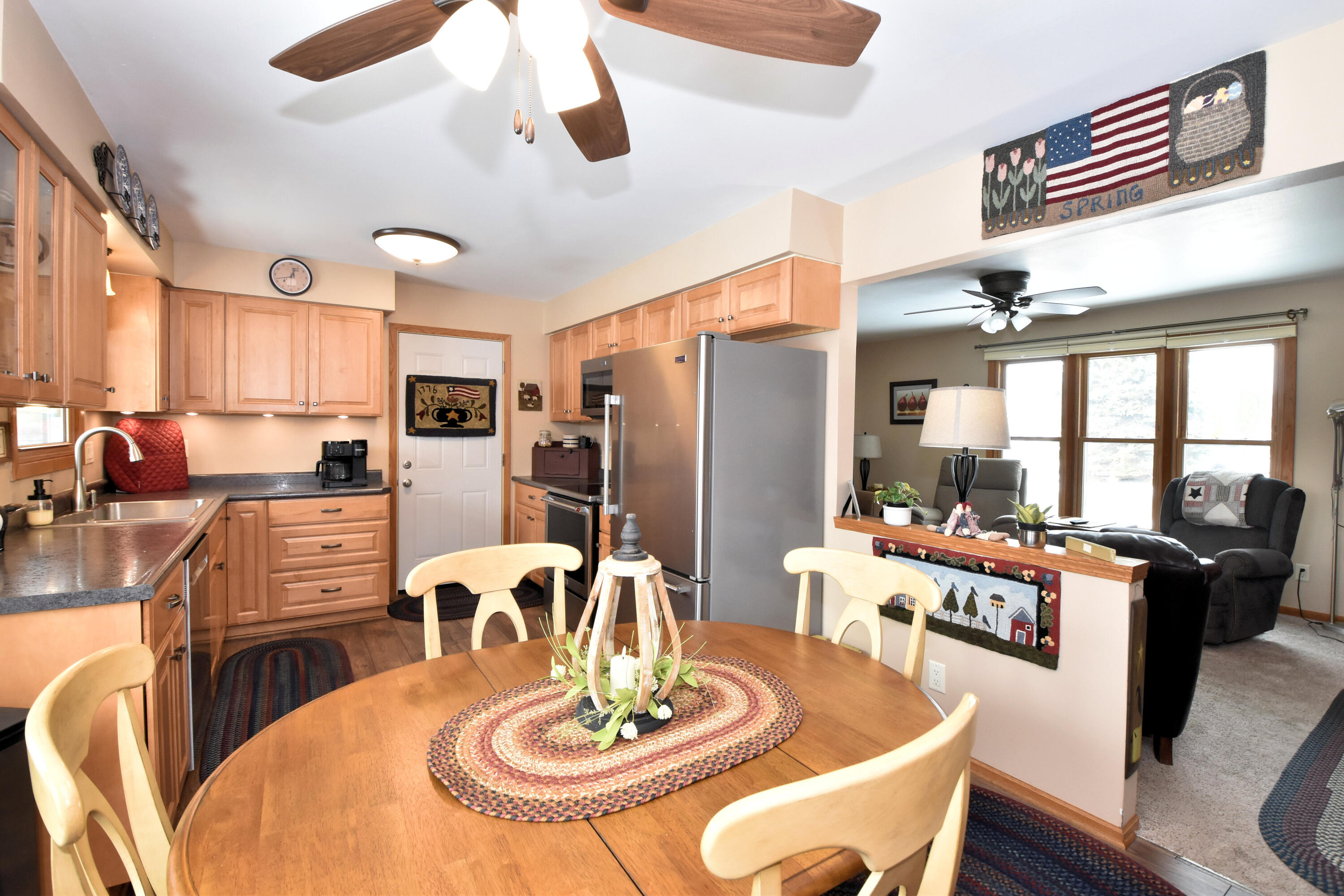 6805 Ranger Drive Mount Pleasant, WI 53406 - Photo 9 of 28 Dining area