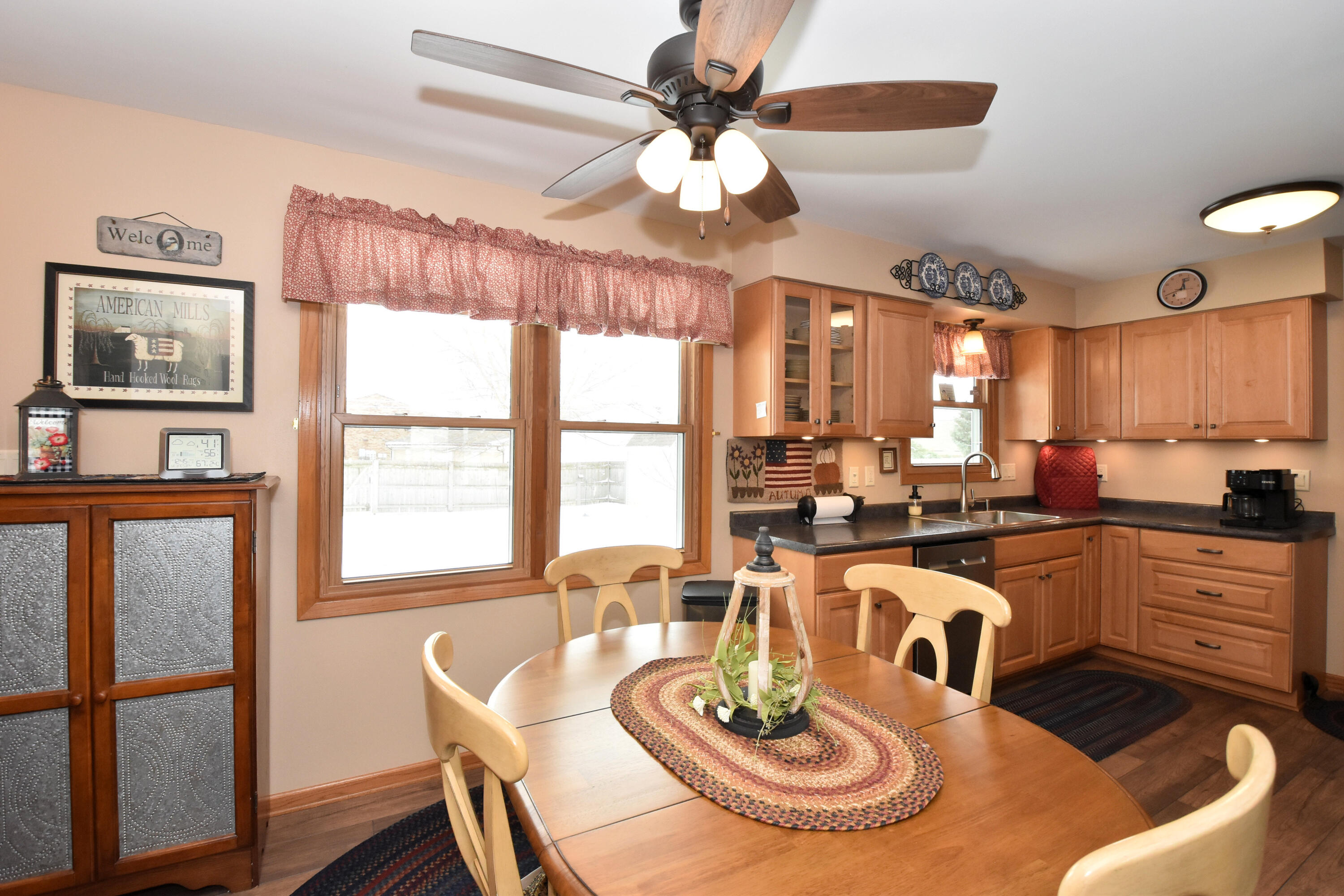 6805 Ranger Drive Mount Pleasant, WI 53406 - Photo 10 of 28 Dining