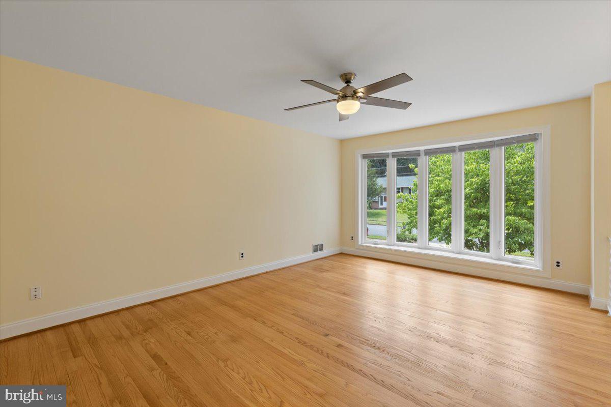 5627 Ottawa Road Centreville, VA 20120 - Photo 3 of 40