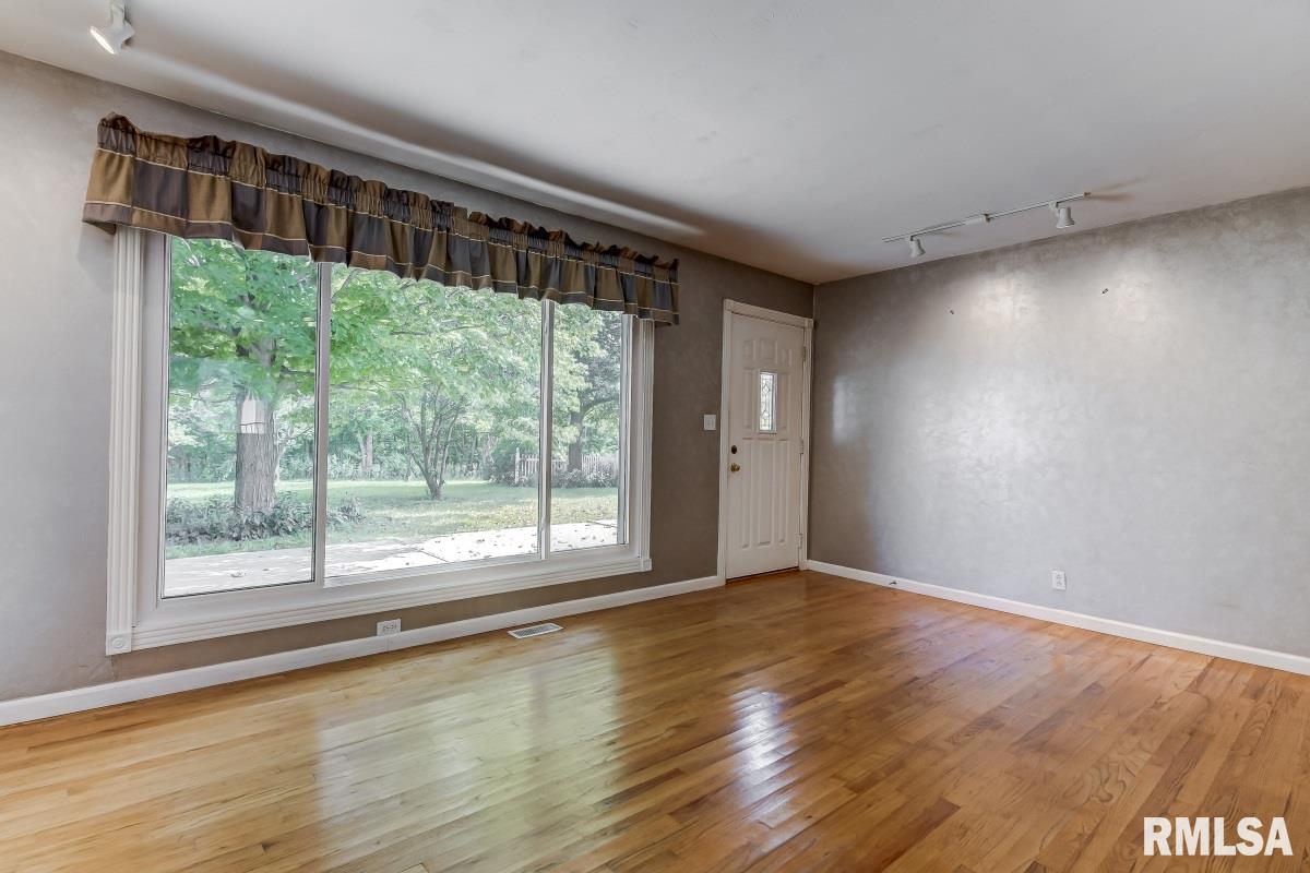 5938 Sweeney Drive Rochester, IL 62563 - Photo 4 of 34