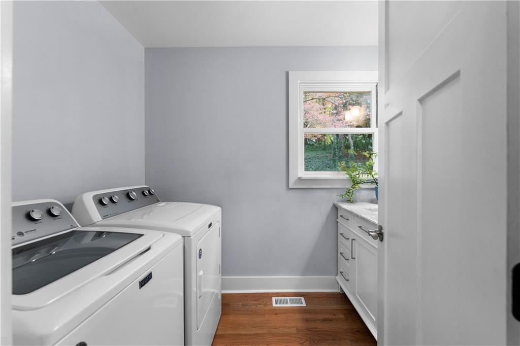 12 Allison Circle Cartersville, GA 30120 - Photo 28 of 35 a utility room with dryer and washer
