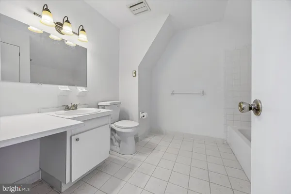 $3,500 | 517 South Randolph Court, Unit B, Philadelphia, PA 19147