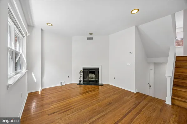 $3,500 | 517 South Randolph Court, Unit B, Philadelphia, PA 19147