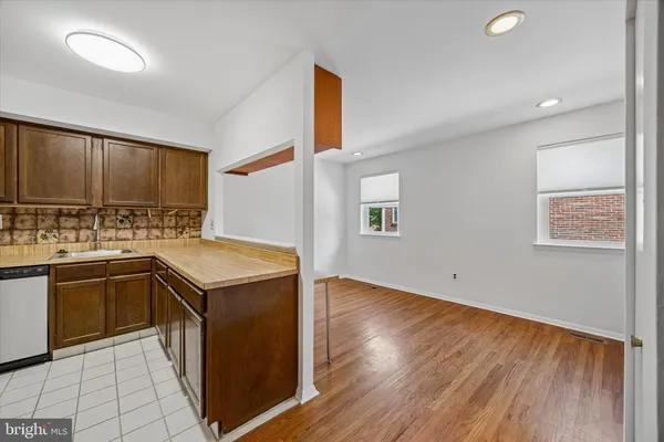 $3,500 | 517 South Randolph Court, Unit B, Philadelphia, PA 19147