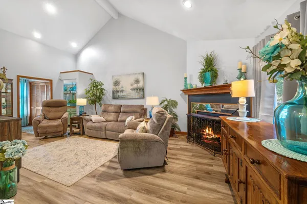 $267,700 | 1001 Cobbs Glen Drive, Anderson, SC 29621
