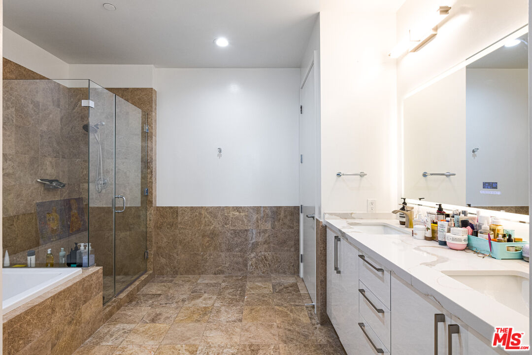 3223 West 6th Street, Unit 902 Los Angeles, CA 90020 - Photo 12 of 19 a bathroom with a tub sink and mirror