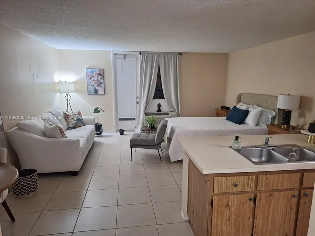 $1,350 | 2701 Riverside Drive, Unit 202B, Coral Springs, FL 33065