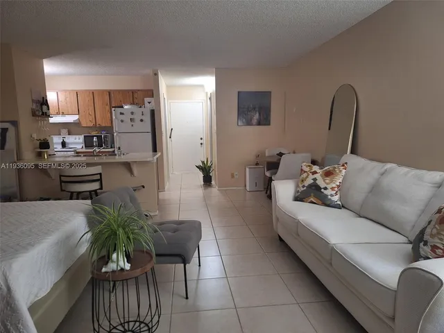 $1,350 | 2701 Riverside Drive, Unit 202B, Coral Springs, FL 33065