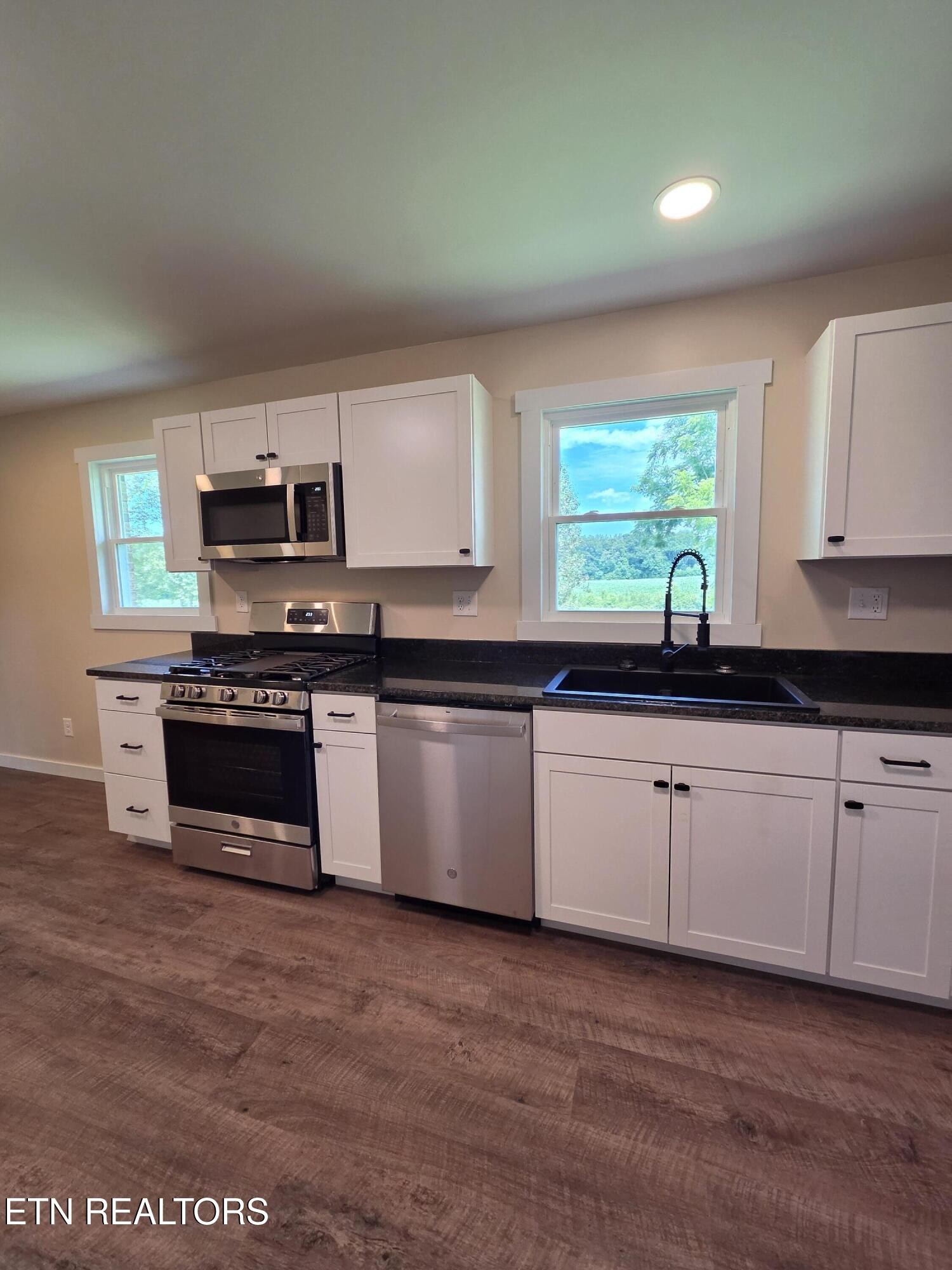 220 Harden Road Sparta, TN 38583 - Photo 3 of 18