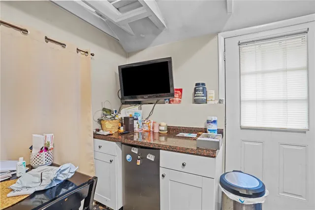 $1,650 | 12 Hammond Street, Unit G, Newport, RI 02840